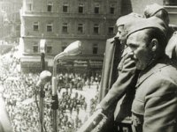 Zagreb, 11. svibanj 1945. godine. Većeslav Holjevac i Koča Popović na Mitingu oslobođenja.jpg